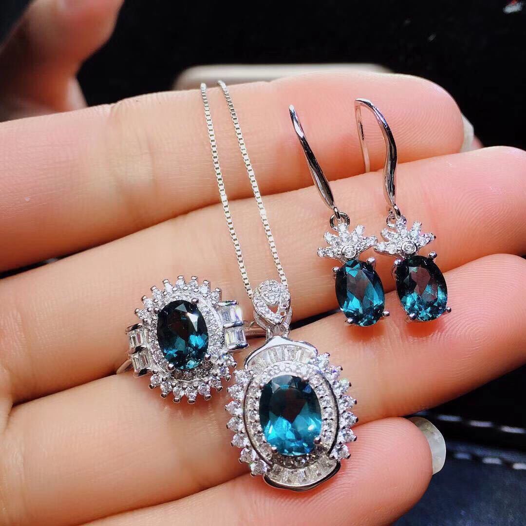 Atemberaubendes Set: Kette, Ohrringe und Ring mit Kristall und blauem Topas und S925 Silber Inlay