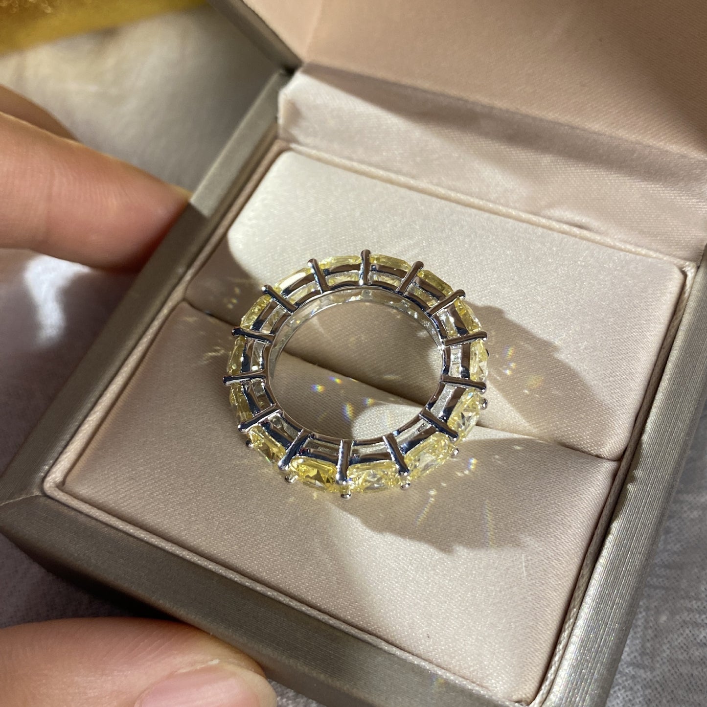 funkelnder Ring für Frauen 925er Silber mit gelbem Stein