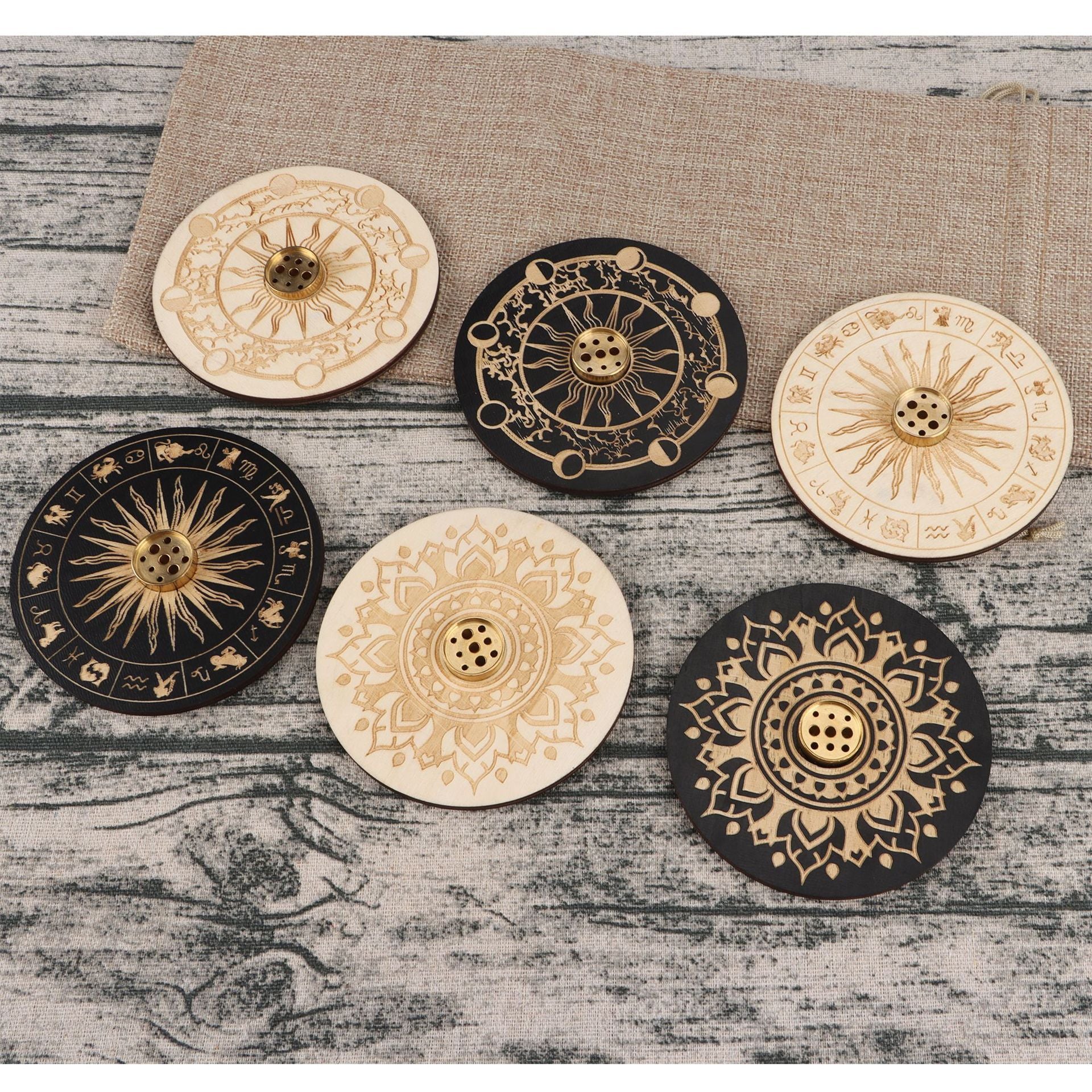 Hölzerner Räucherstäbchenständer in verschiedenen Designs