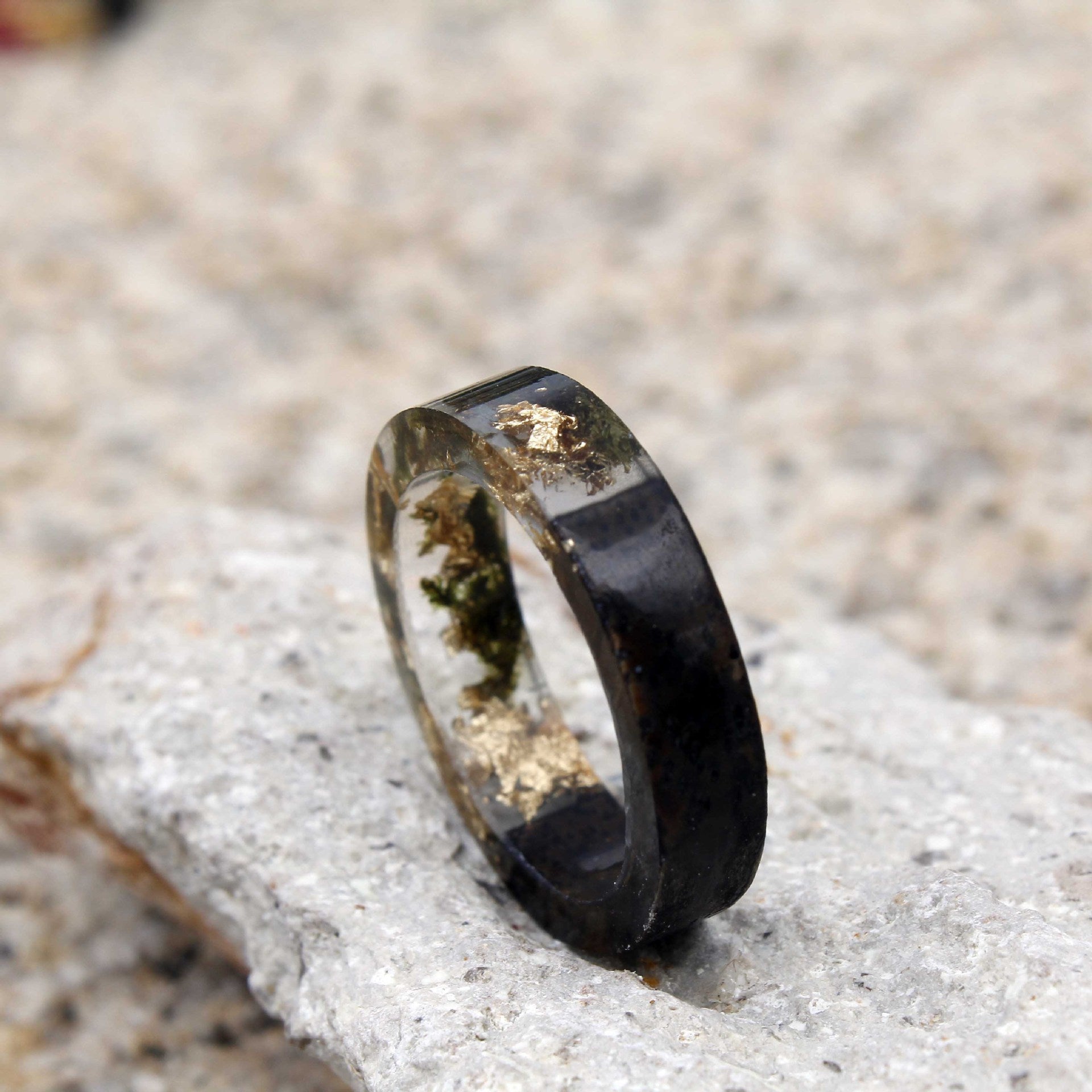 Geheimnisvoller magischer Holzring aus lila Sandelholz, handgefertigt aus Ebenholz !